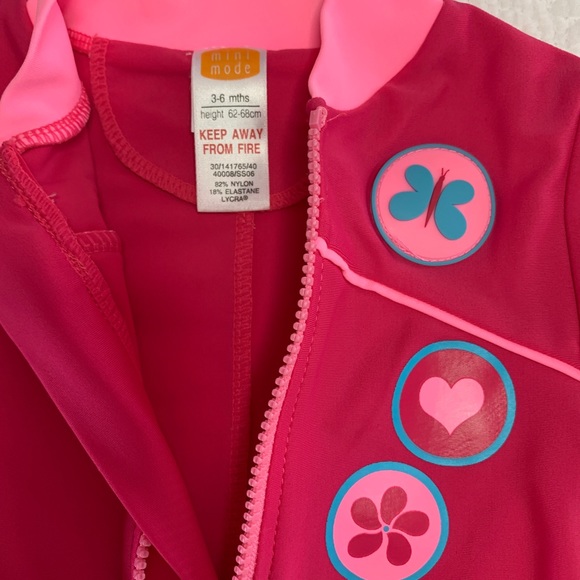 Swimsuit size 3M-6M
Mini Mode Dark Pink - Picture 5 of 6